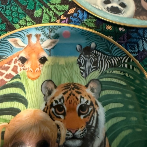 Margaret Keane Ceramic Art Plate with Jungle Animals - Picture 5 of 7